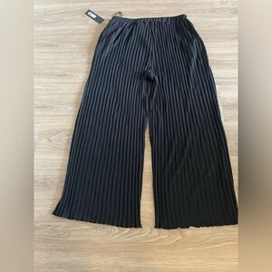 Black Pleated Wide-Leg Pants